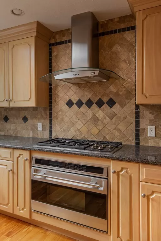 Upton, MA 01568,13 Plumbley Rd