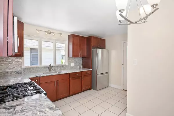 Medford, MA 02155,59 Thomas St