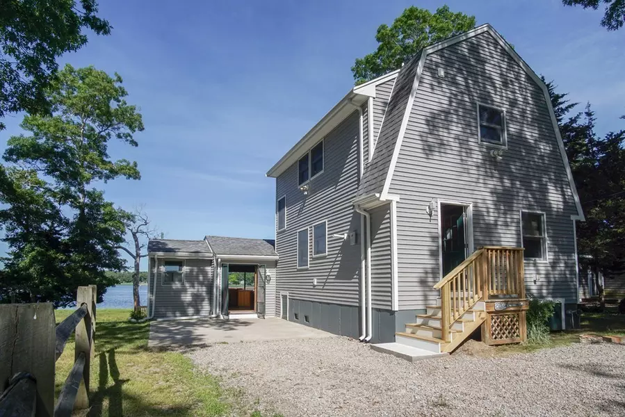 34 Arnold St, Wareham, MA 02576