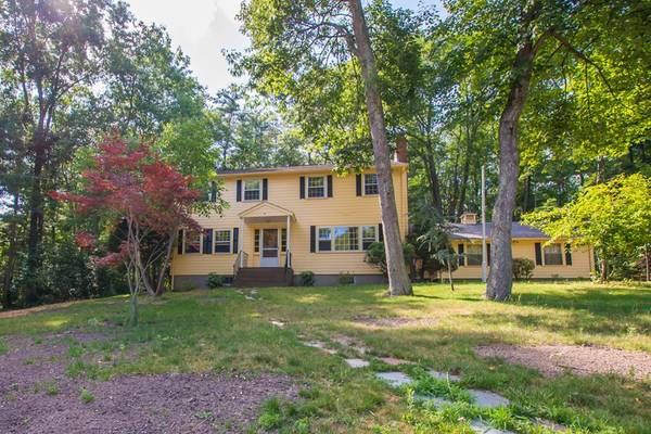 28 Hillcrest Road, Medfield, MA 02052