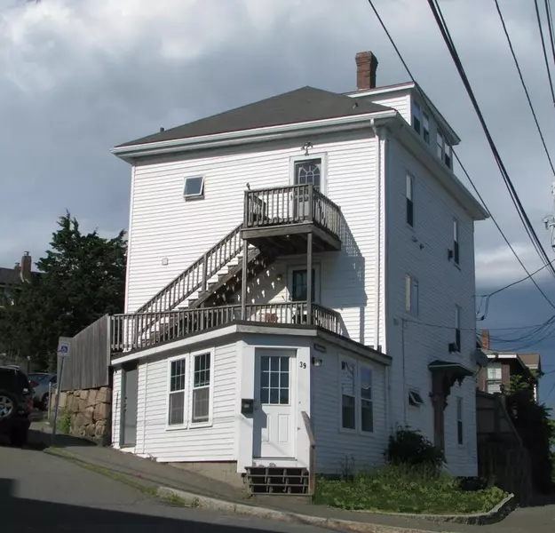 39 Perkins St, Gloucester, MA 01930