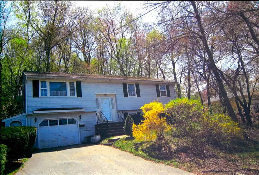 55 Brian Road, Lowell, MA 01850