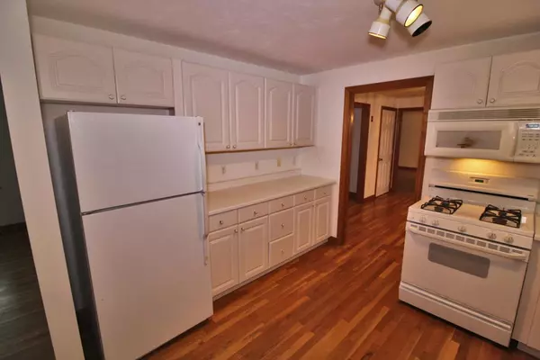 Yarmouth, MA 02675,25 Eileen St