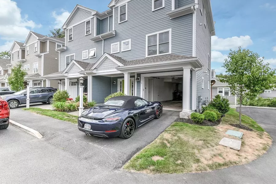 900 Greendale Ave #7, Needham, MA 02492