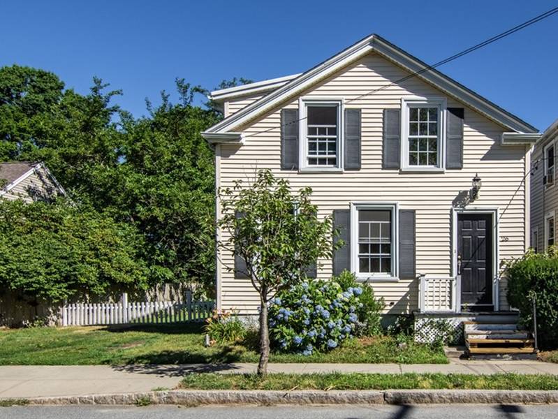 26 Spring St, Fairhaven, MA 02719