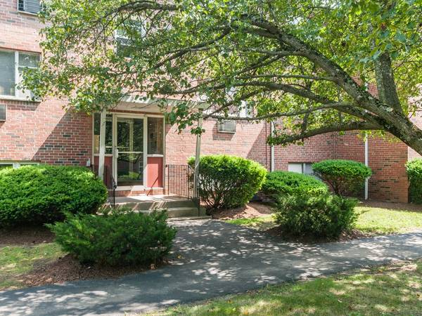 89 Walnut St #6, Newton, MA 02460