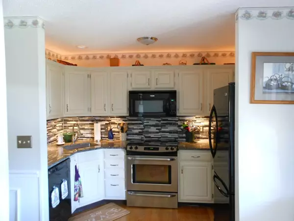 Agawam, MA 01001,204 Brookfield Ln #204