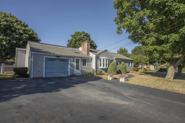 52 Winthrop St, Seekonk, MA 02771