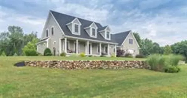 11 Winslow Dr, Atkinson, NH 03811