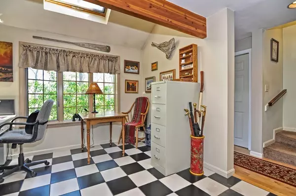 Gloucester, MA 01930,612 Essex Ave #3