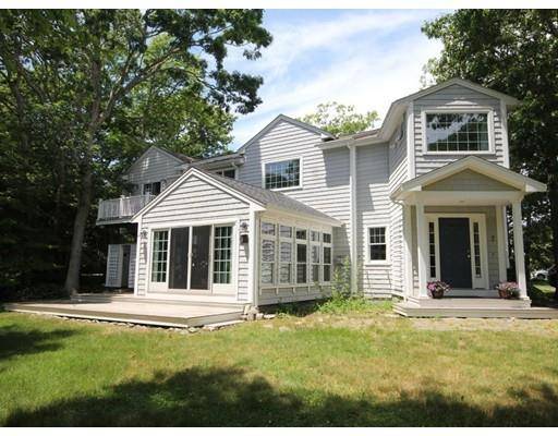 7 Oaklawn Ave, Mattapoisett, MA 02739