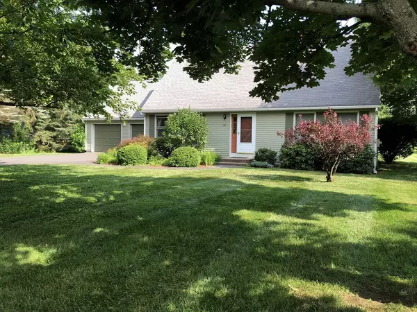 31 Captain Lathrop Dr, Deerfield, MA 01373