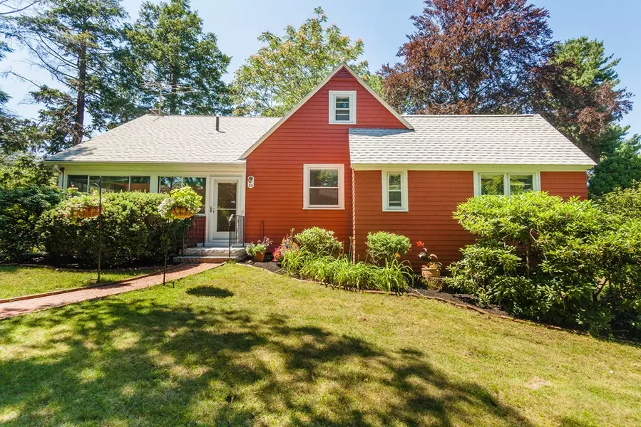 35 Riverside Dr, Waltham, MA 02453