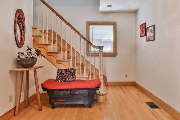 Wakefield, MA 01880,56 Emerson St