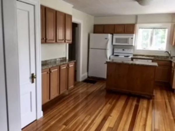 Hamilton, MA 01982,113 Railroad Ave