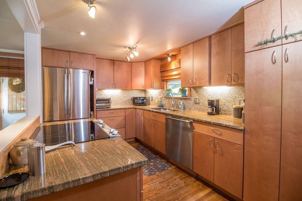 Plymouth, MA 02360,715 Rocky Hill Road