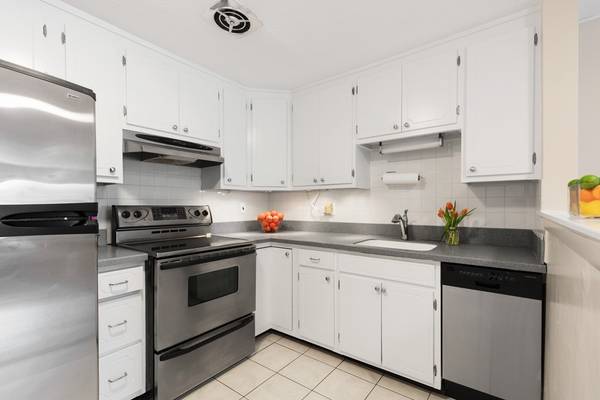 2192 Massachusetts Ave #2-2, Cambridge, MA 02140