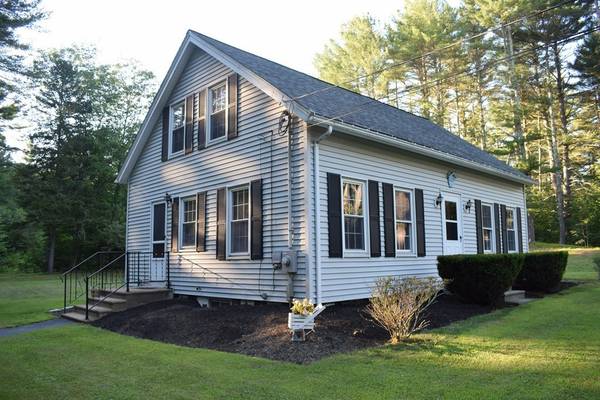 1632 N Brookfield Rd, Oakham, MA 01068