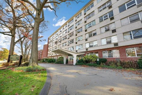 10 Hammond Pond Pkwy #603, Newton, MA 02467