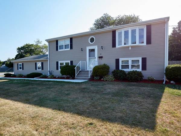 25 Obannon Pl, Swansea, MA 02777