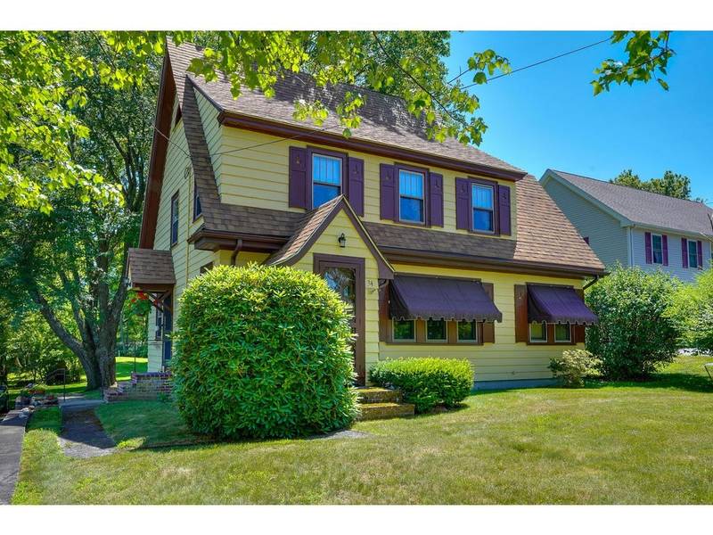 34 Maple, Mendon, MA 01756