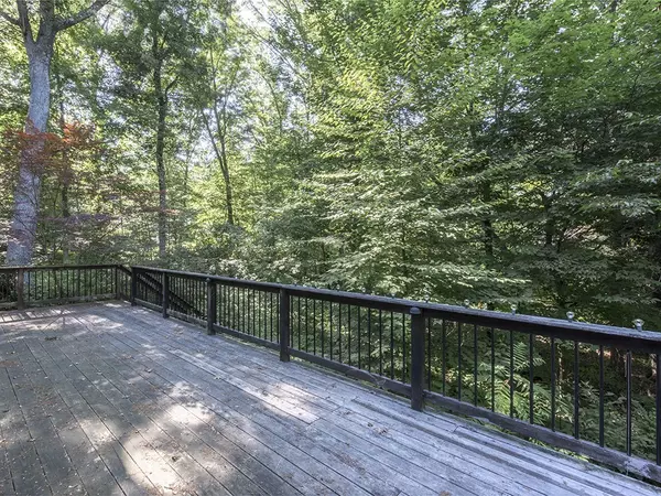 South Hadley, MA 01075,6 Greenwood Ln