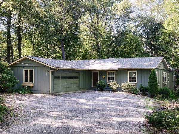 6 Greenwood Ln, South Hadley, MA 01075