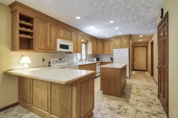 Westford, MA 01886,7 Robinwood Circle