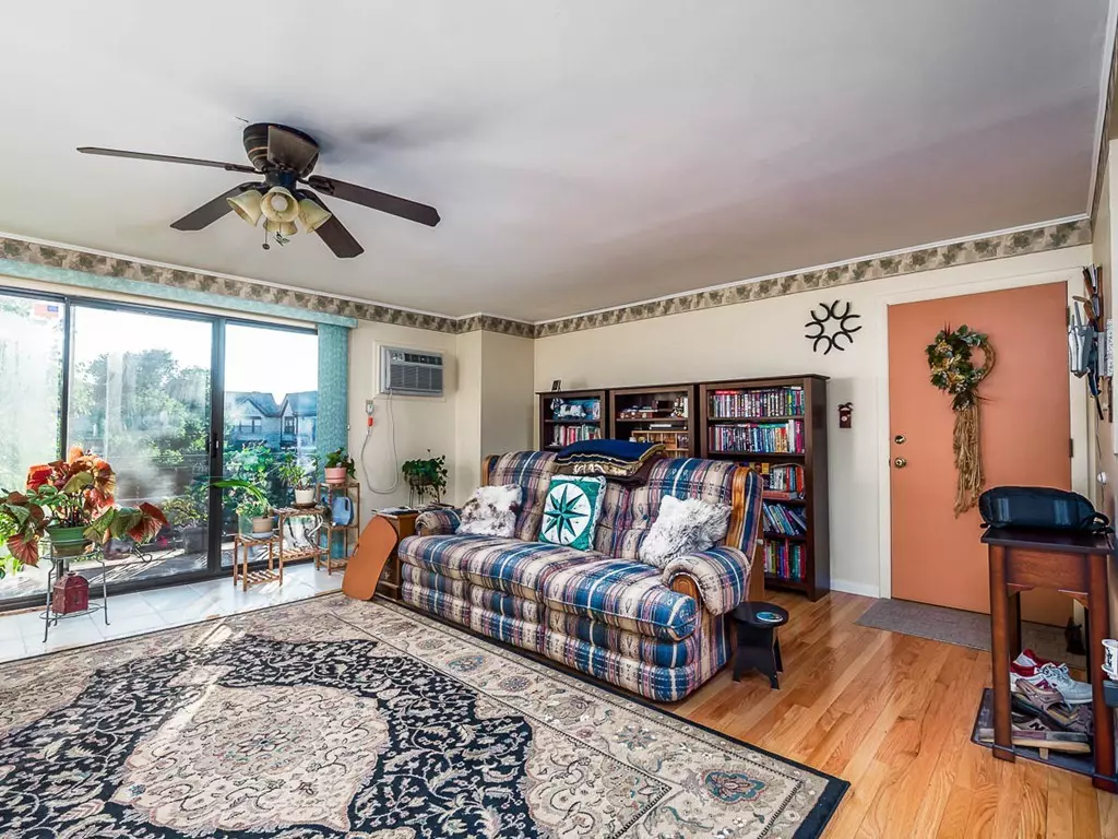 Lowell, MA 01854,295 Pawtucket Blvd #21