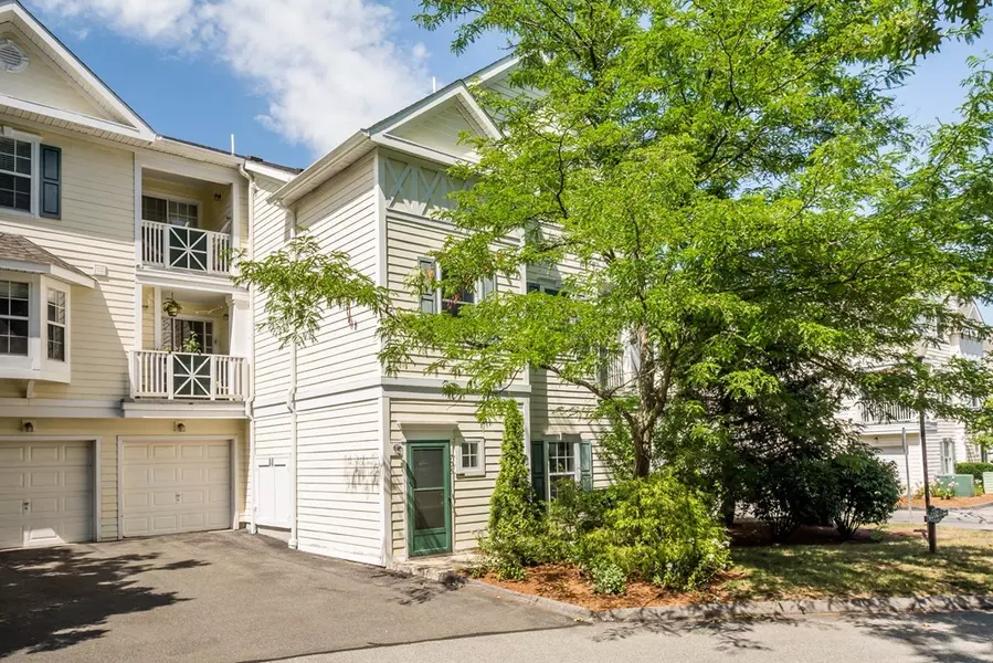 705 Gazebo Circle #705, Reading, MA 01867