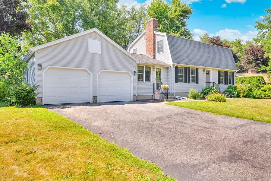 44 Chestnut Hill Rd, South Hadley, MA 01075