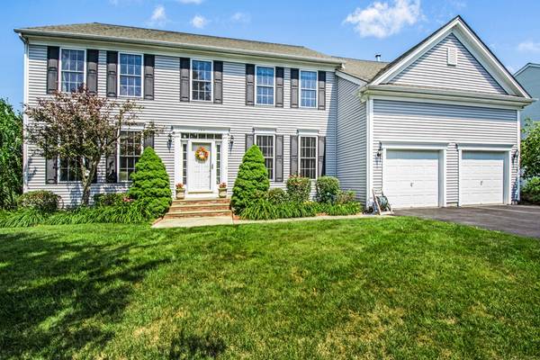 104 Amberville Rd, North Andover, MA 01845