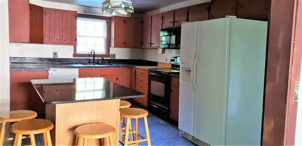 Spencer, MA 01562,14 Cottage St