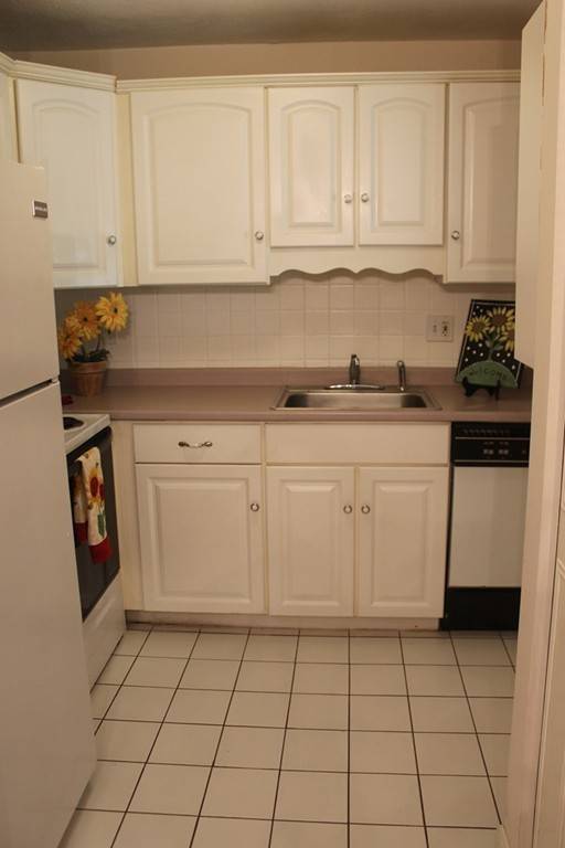 Franklin, MA 02038,599 Old West Central St #C8
