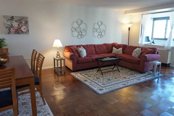 Boston, MA 02114,9 Hawthorne Pl #11H