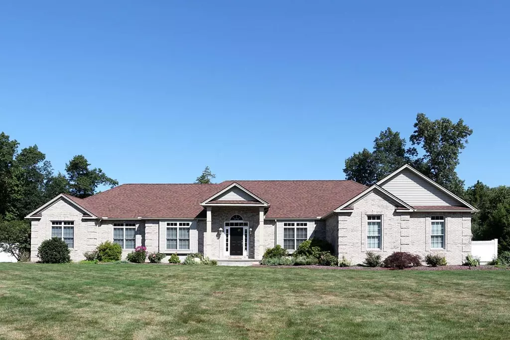 Southwick, MA 01077,33 Lauren Ln