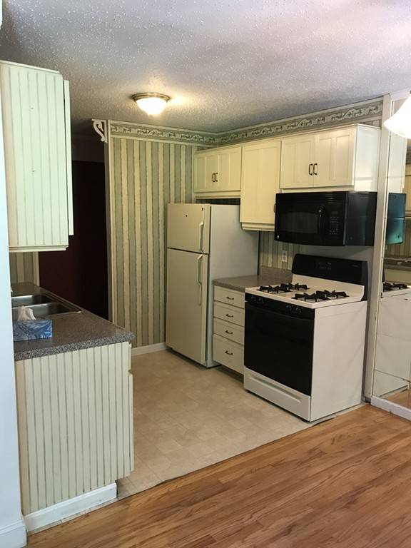 Agawam, MA 01001,261 Regency Park Dr #261