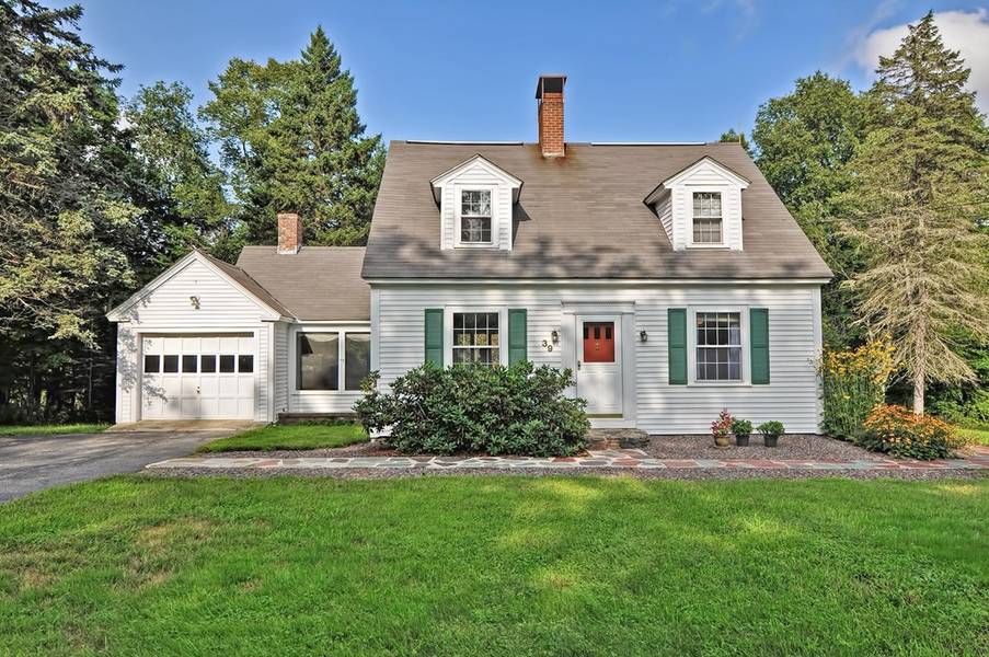 39 Brookline St, Pepperell, MA 01463