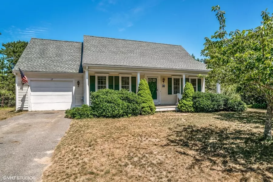 17 Quashnet Woods Dr, Mashpee, MA 02649