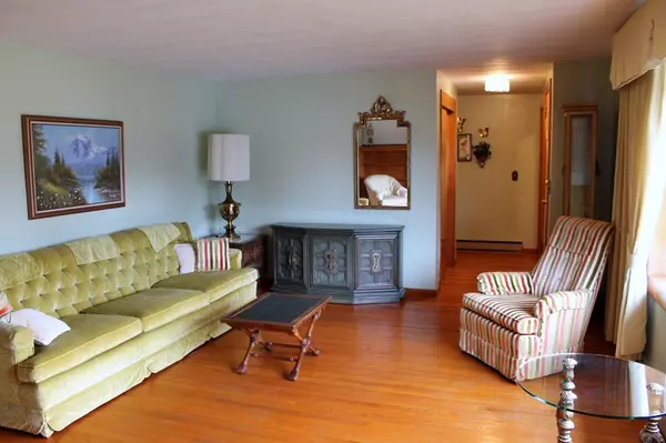 Ludlow, MA 01056,15 Homestead Ln