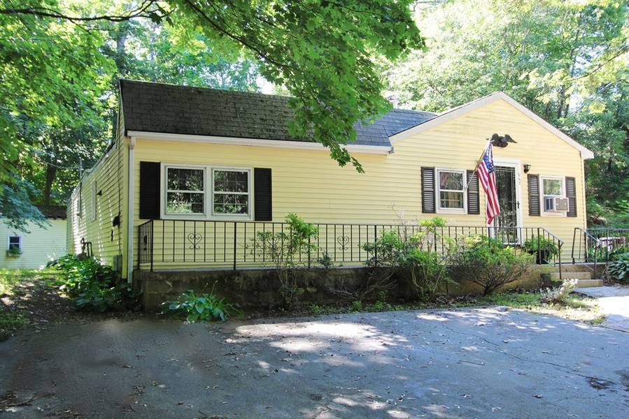 667 South St, Walpole, MA 02081