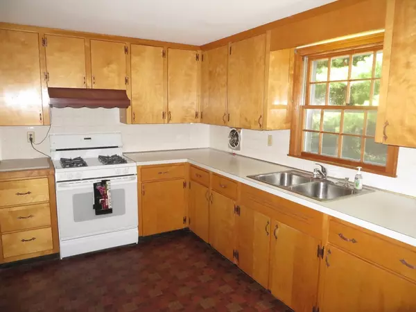 Yarmouth, MA 02664,28 Saturn Ln