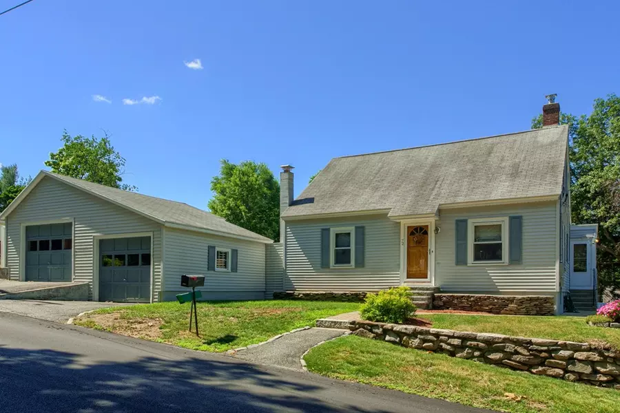 72 Youngs Rd, Lunenburg, MA 01462