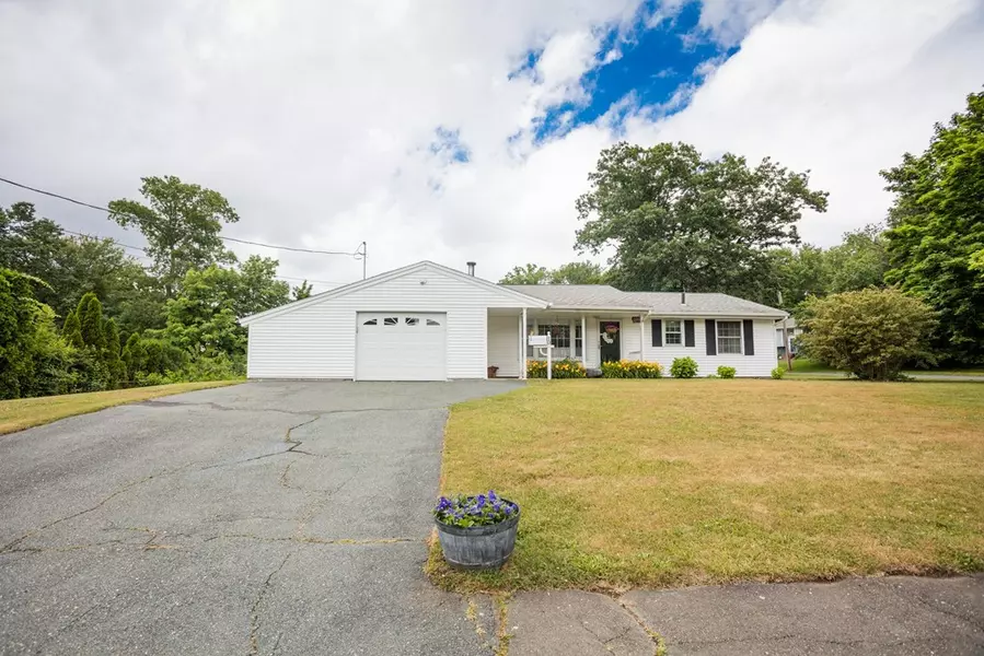 13 Dartmouth St, Danvers, MA 01923