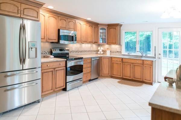 Hanover, MA 02339,30 Hickory Ln