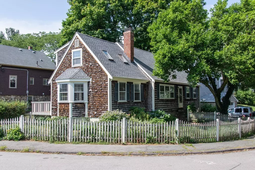 Marblehead, MA 01945,2 Knollwood Road