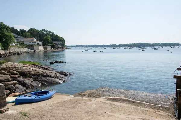 Marblehead, MA 01945,2 Knollwood Road