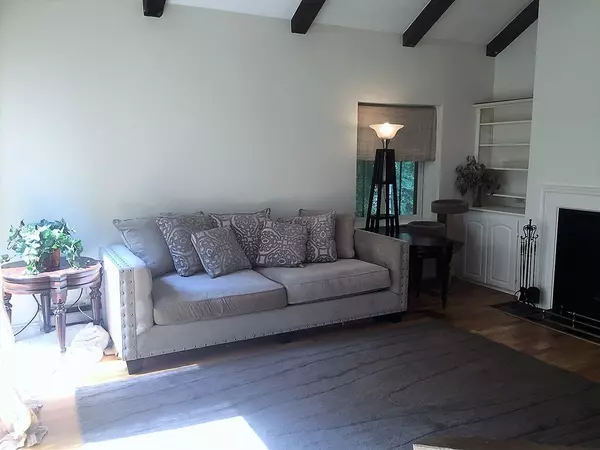 Ipswich, MA 01938,401 Colonial Drive #17