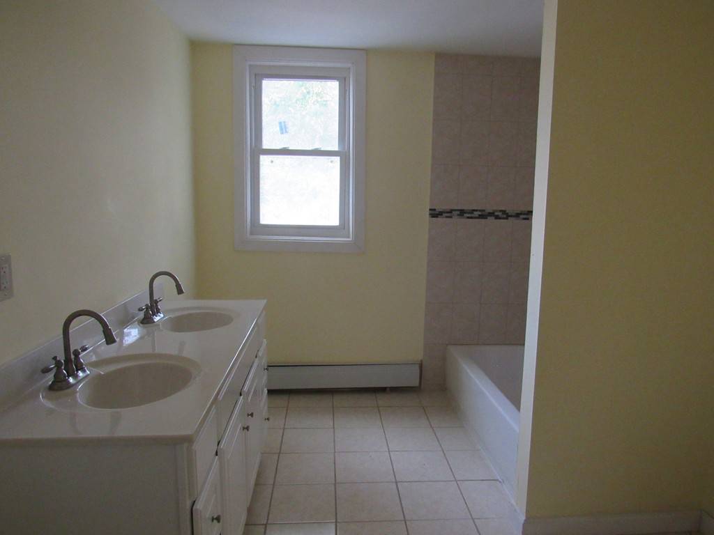 Lawrence, MA 01843,6-8 Phillips St