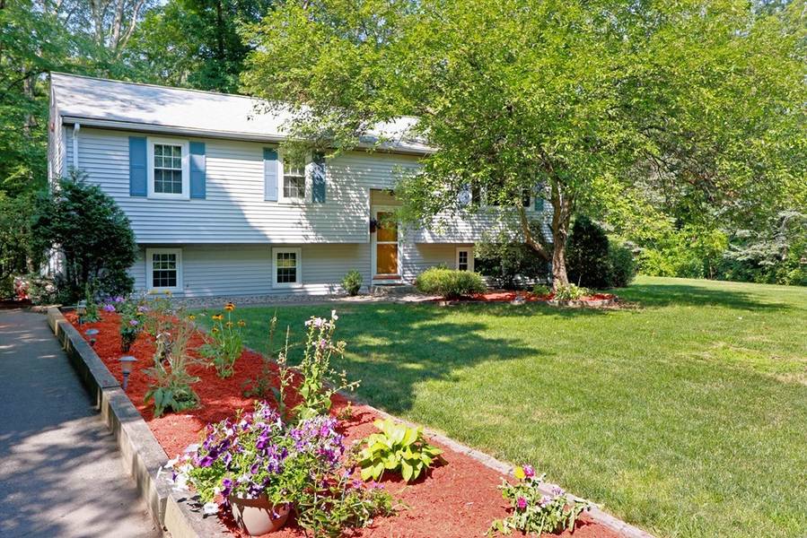 39 Donna Lee Ln, Ashland, MA 01721